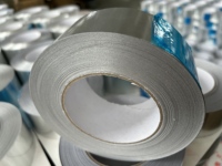 Ruban adhésif en aluminium avec revêtement kraft réfléchissant pour l'isolation et le contrôle thermique des bâtiments
