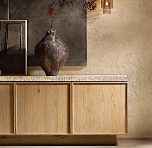 Buffet en bois de chêne avec plateau en pierre et bordure en travertin ciselé pour salle à manger et salon de luxe modernes - Product Image 2