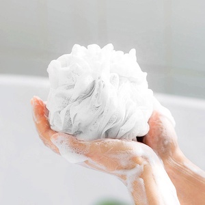 Éponge <span class=keywords><strong>de</strong></span> <span class=keywords><strong>bain</strong></span> douce personnalisable non toxique avec logo, <span class=keywords><strong>boule</strong></span> en maille écologique en plastique, outil <span class=keywords><strong>de</strong></span> nettoyage corporel exfoliant coloré en forme <span class=keywords><strong>de</strong></span> fleur - Product Image 4