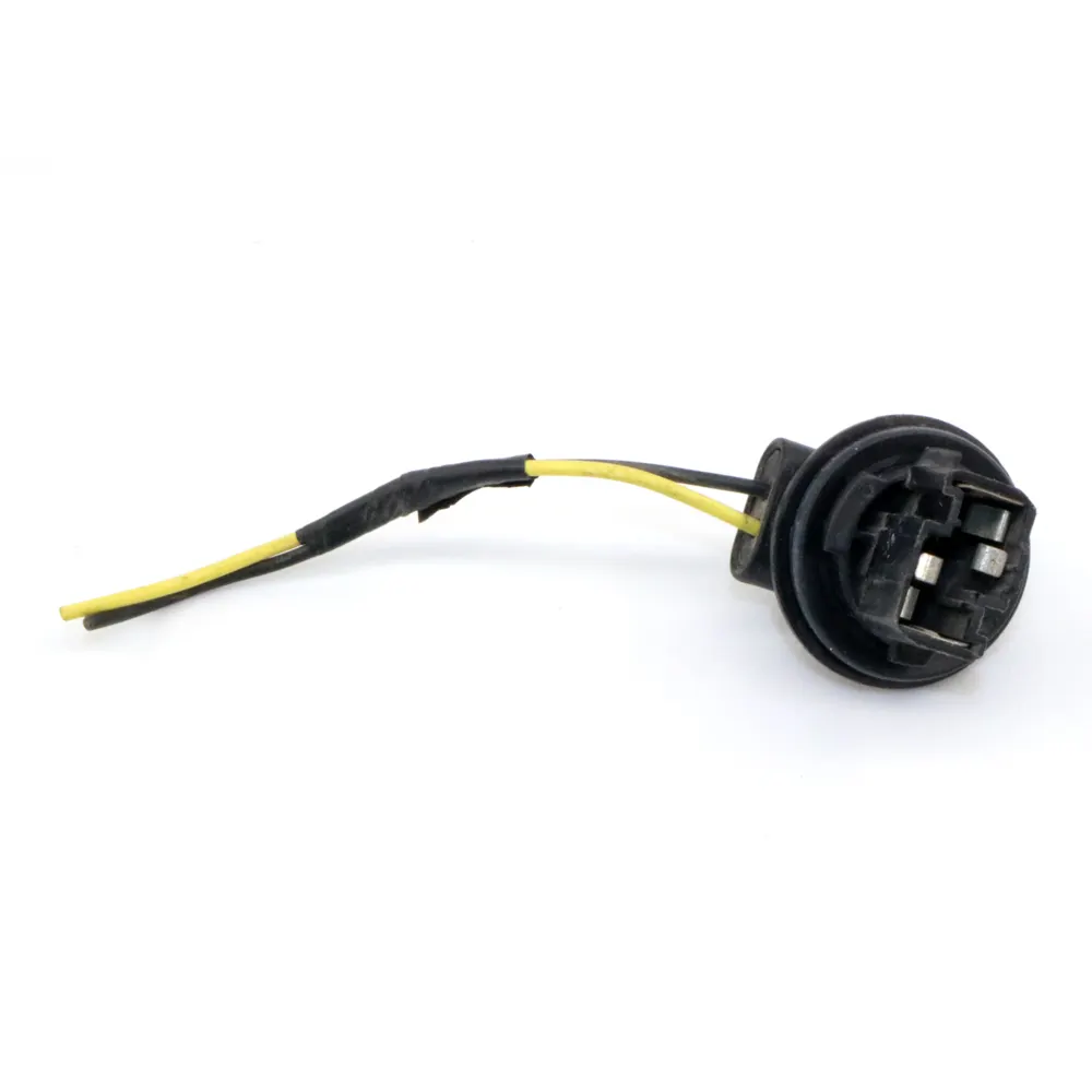 Manufacturer Simple Spotlight Led Punching Machine Adapter Socket Wire Ceramic 12V T5 E27 With Plug B22 Car Plastic Bulb Holder
