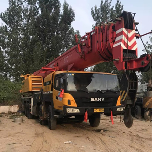 Grue montée sur camion Sany STC900 de 90 tonnes d'occasion, équipement de levage fiable pour les chantiers de construction - Product Image 1