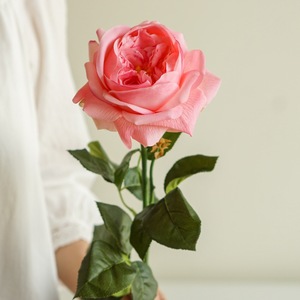 Rosa Artificial de Goma Suave Realista Hecha a Mano para Decoración de Bodas y Hogar Estilo Moderno - Product Image 1