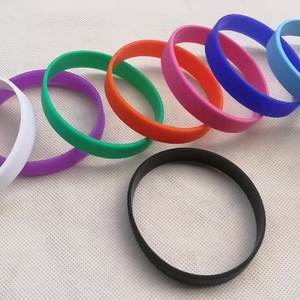 Yifan kabartmalı kişiselleştirilmiş tasarım Logo festivali hediyeler özel erkek dört mevsim promosyon olaylar bilekliği - Product Image 2