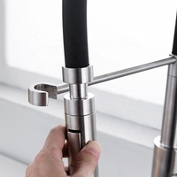 Robinet de cuisine de luxe à une poignée avec pulvérisateur flexible pivotant à 360 degrés Robinets de cuisine Mélangeur d'évier monotrou monté sur le pont