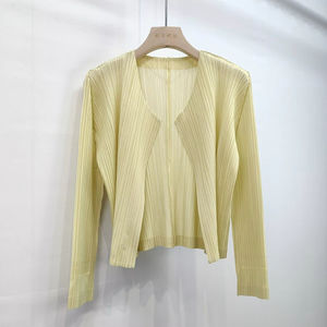 Abrigo Casual de Mujer, Elegante, Negro, Delgado, de Alta Calidad, con Pliegues, Manga Larga, Ecológico, Transpirable, Antiencogimiento, 100% Poliéster - Product Image 3