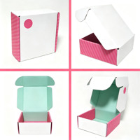Boîte cadeau en carton ondulé sur mesure pour le transport et l'envoi avec insert en carton ondulé