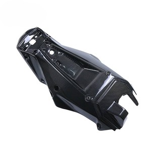 Carénage inférieur en fibre de carbone sèche 3K léger et haute résistance avec trous de fixation pré-percés pour 1290 Super Duke R 2020-2024 - Product Image 1