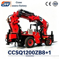 Chariot élévateur arrière de 50 tonnes avec capacité de grue arrière robuste, rotation à 360 degrés et flèche de levage multifonctionnelle.