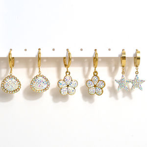 ต่างหูห้อยรูปดาวประดับเพชร ดีไซน์ทันสมัย ชุบทอง 18K บนสแตนเลสสตีล 316 สำหรับทุกเพศ - Product Image 1