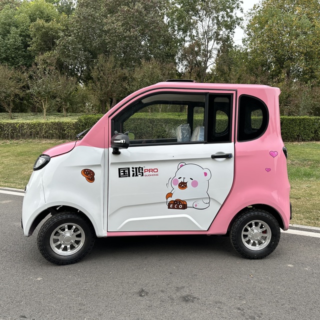 LIANGJI Cheap Electric Vehicle for Adults Four Wheel Mini Car