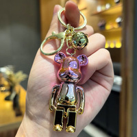 Haute Qualité PVC et Résine Anime Violent Ours Cowes Porte-clés Mignon Voiture Porte-clés Pendentif En Gros à Bas Prix