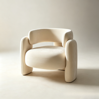 Fauteuil simple crème, design de luxe léger et tendance, idéal pour balcon, avec table basse douce, parfait pour salon de beauté, espace de repos et réception.