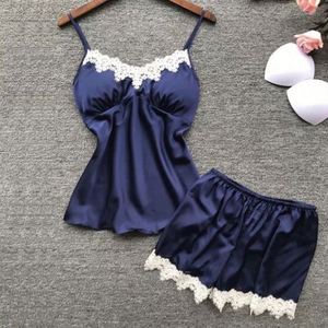 Ensemble de pyjama d'été pour femmes I-0414, sexy, col en V profond, en mousseline de soie, taille élastique, avec logo sur le devant, short rouge - Product Image 3