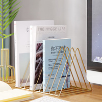 Porte-documents triangulaires en métal et porte-revues pour le bureau ou la maison