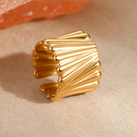 KITI Chic 18 Karat Gold Edelstahl Breitband Ring Strukturierte verstellbare Aussage Schmuck für Frauen