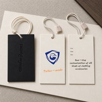 Étiquettes suspendues écologiques en papier spécial gaufré avec logo imprimé UV, avec cordon et épingle de sûreté pour vêtements, sacs et chaussures