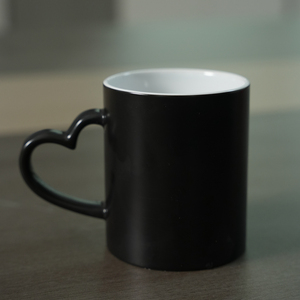 <span class=keywords><strong>Taza</strong></span> de Cerámica con Revestimiento de Sublimación <span class=keywords><strong>Negra</strong></span> Mágica que Cambia de Color con el Calor de 11 oz, con Asa en Forma de Corazón y Personalizable - Product Image 1