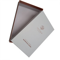 Boîte en carton avec base et couvercle, gaufrage et finition mate, personnalisable, prix négociable, feuille d'or résistante, matériaux recyclés