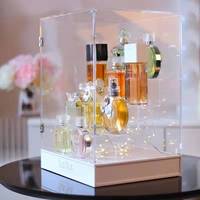 Présentoir moderne à 4 niveaux en acrylique de 3 mm d'épaisseur pour flacons de parfum avec base à tiroirs