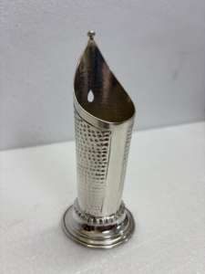 Embossed Metal Nib-Shaped Casting Pen Stand <b>Vintage</b> Fountain Pen Inspired <b>Desk</b> Organizer for Office & Study - Product Image 2