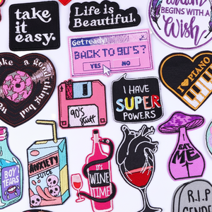 맞춤형 만화 글자 자수 트윌 아이언온 패치 디자이너 원단 의류 청바지 퍼플 드링크 도매 모자 프라진 브랜드 - Product Image 1