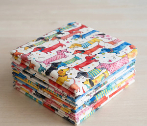 Tela de algodón estampada con motivos de perros salchichas al por mayor, material de algodón con diseño de perros adorables para edredones, prendas de vestir y patchwork. - Product Image 3