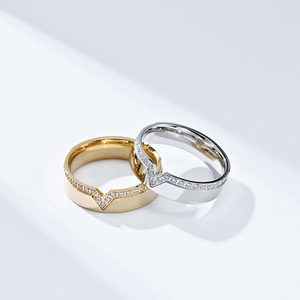 Anillo de diamantes en forma de V para mujer, diseño geométrico de acero dorado, engaste pavé, joyería para uso diario - Product Image 2