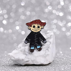 Großhandel Bestseller Film- und Fernseh-Horror-Anime-Serien Kreative Patchwork-Puppen Emaille-Anstecknadeln - Product Image 3