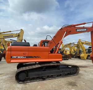 รถขุด Doosan DX300 มือสอง สภาพดี รักษาการใช้งานตามมาตรฐานเดิม พร้อมขาย - Product Image 1