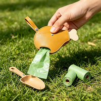 Distributeur de sacs à déjections pour animaux de compagnie en cuir PU, forme créative de cuisse de poulet, portable et suspendable, pour la promenade en extérieur