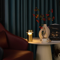 Lampe de table portable magnétique rechargeable en gros, télécommande sans fil, design moderne, tête flexible pour la décoration de l'hôtel et de la maison