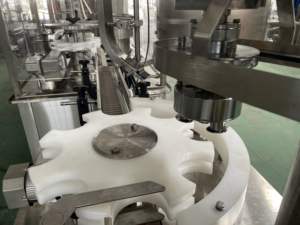 Capsulage/étanchéité pour seringue <span class=keywords><strong>à</strong></span> changement automatique <span class=keywords><strong>de</strong></span> flacons 100Cc avec tuyau d'admission <span class=keywords><strong>de</strong></span> carburant manuelle et <span class=keywords><strong>Machine</strong></span> <span class=keywords><strong>de</strong></span> <span class=keywords><strong>remplissage</strong></span> d'huile fluide <span class=keywords><strong>de</strong></span> <span class=keywords><strong>remplissage</strong></span> - Product Image 5