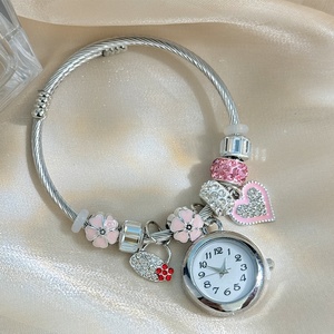 Montres à quartz pour <span class=keywords><strong>femmes</strong></span> avec bracelet ajustable orné de perles, de petites fleurs, de papillons et de cœurs - Product Image 4