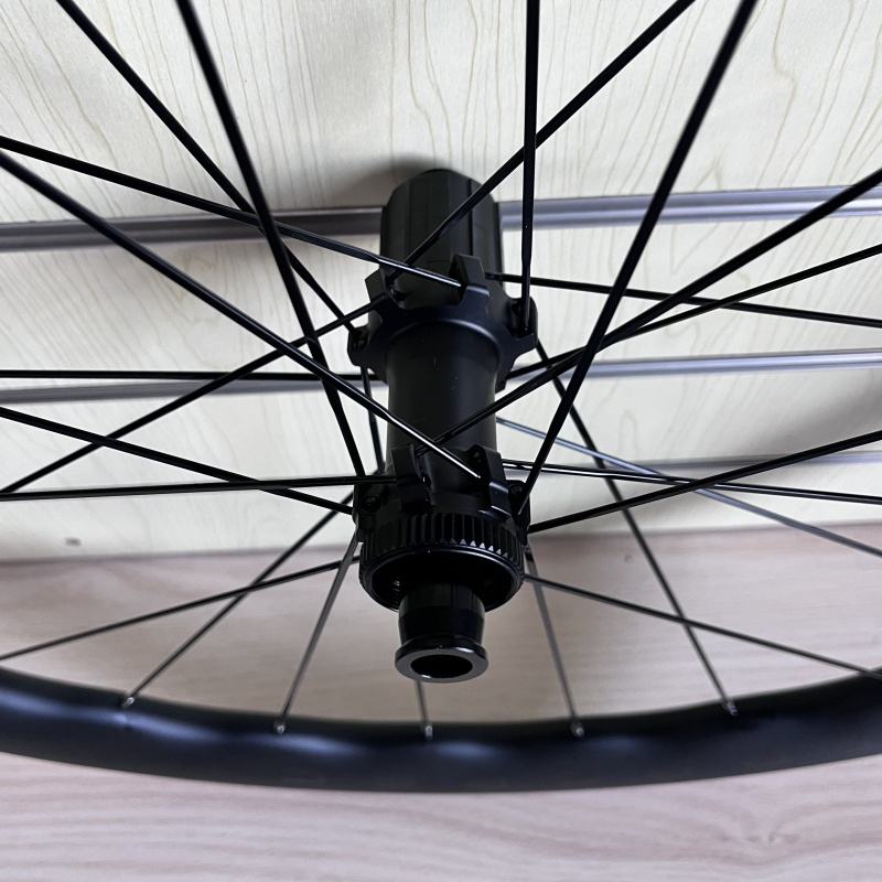 Retrospec Carbon Fiber 700C Road Bike Wheelset with Disc Brake - Wavy ...