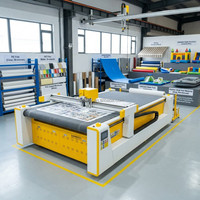 Système de découpe multi-outils pour la production de matériaux de bateaux gonflables, matelas pneumatiques et bâches en PVC