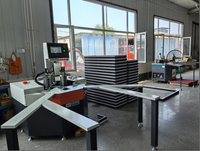 Machinerie pour la fabrication de portes et fenêtres, machine à sertir les angles CNC 9 axes pour profilés aluminium