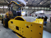 Compacteur vibrant à béton de 26 tonnes, rouleau diesel à tambour unique SEM526, nouveau compacteur vibrant en stock