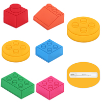 Vente directe usine Blocs de construction Cadeau promotionnel Fournisseur d'usine Personnalisé PVC Rose Camping Caoutchouc souple Logo broche 2D 3D