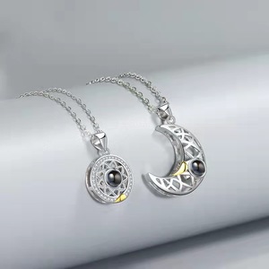 Ensemble de colliers magnétiques Soleil et Lune pour couple, pendentif de projection « <span class=keywords><strong>Je</strong></span> t'<span class=keywords><strong>aime</strong></span> » en 100 langues, collier assorti pour lui et pour elle - Product Image 3