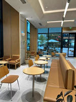 Ensemble de mobilier pour café et boulangerie, table et chaises en bois clair pour petit café, mobilier décontracté pour bistrot et salon de thé