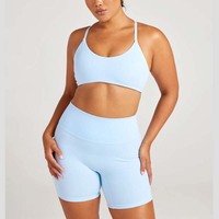 Ensemble de yoga 2 pièces pour femme avec logo personnalisé, comprenant un soutien-gorge de sport à dos croisé avec coussinets amovibles et un short froncé, en tissu ultra doux pour le sport et le fitness.