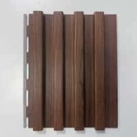 Panel de Techo de PVC Laminado de Madera con Diseño Nuevo a Precio de Fábrica 2026, Panel de Sofito con Instalación Fácil en Rejilla para Decoración