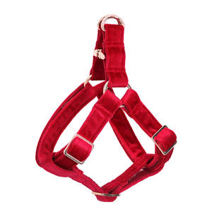 Harnais réglable de luxe personnalisable en velours Teddy pour chiot Harnais pour chien personnalisé rouge - Product Image 1