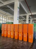 Grande poubelle extérieure orange rouge jaune 100 litres en plastique avec pédale et poubelle mobile 100l