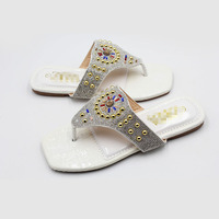 Chaussures d'été pour femme, sandales plates avec strass, chaînes, bijoux, perles, légères, respirantes, durables