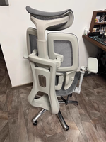 Chaise de bureau de direction en maille ergonomique avec design moderne Hauteur réglable Caractéristiques inclinées et rotatives Vente en gros