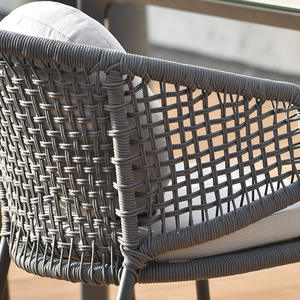 Balcon <span class=keywords><strong>Table</strong></span> et chaise décontractées Cour extérieure Jardin Chaise en rotin Restaurant Hôtel <span class=keywords><strong>Petite</strong></span> <span class=keywords><strong>Table</strong></span> et chaise Trois pièces <span class=keywords><strong>Terrasse</strong></span> - Product Image 4