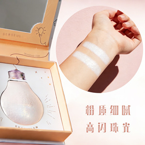 Polvo Iluminador Gogo Glow Color Champán con Espejo Compacto para Iluminar el Rostro y un Acabado Duradero - Product Image 4