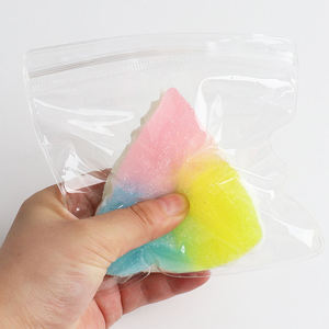 ของเล่นบีบเค้กกัมมี่สีชมพูรูปสายรุ้ง นุ่มพิเศษ สำหรับงานปาร์ตี้เด็ก - Product Image 3