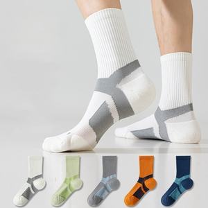 ถุงเท้ากีฬากันลื่นสำหรับมืออาชีพถุงเท้าเล่นบาสเก็ตบอลยาวกันลื่นทนทานออกแบบได้ตามต้องการ - Product Image 1